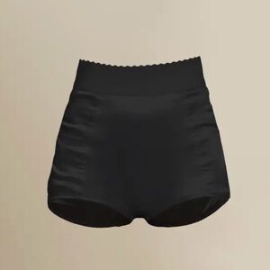 Contessa Mill got shorts size S only used for photo